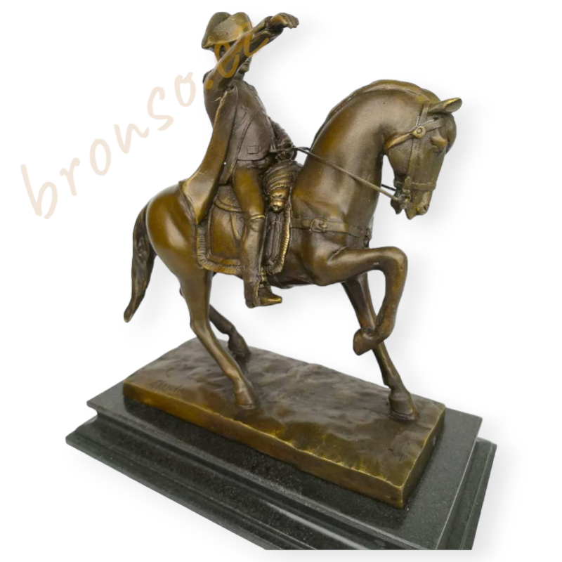 Napoleon Bonaparte na koni – bronzová socha