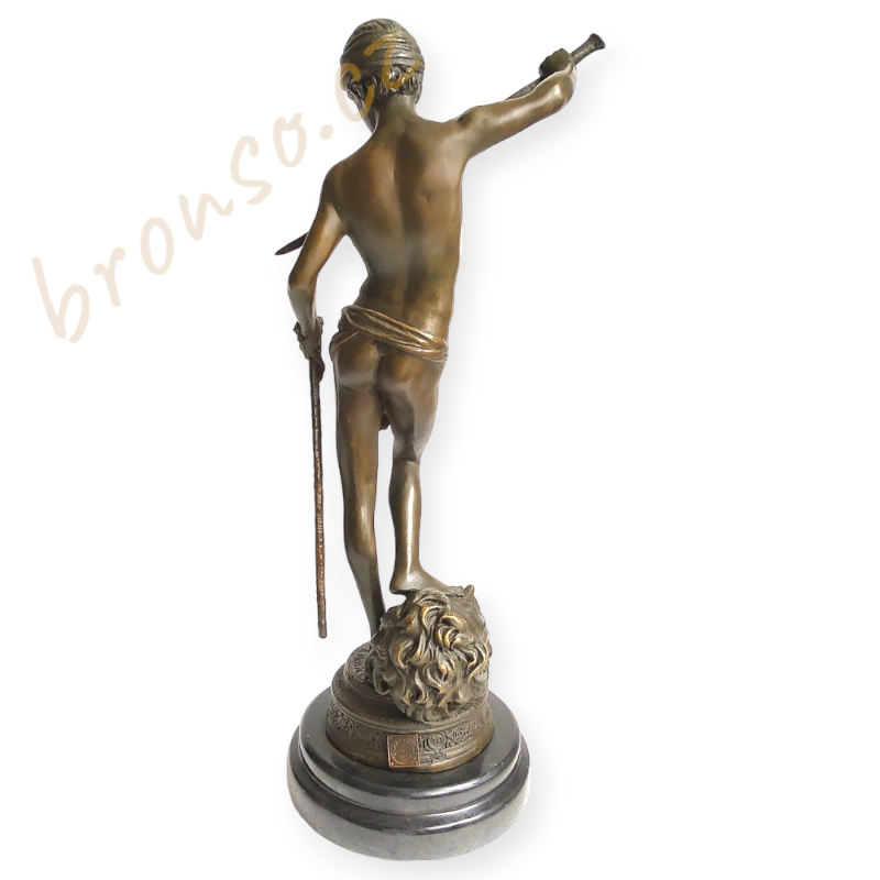 David a Goliáš – bronzová socha, biblické umělecké dílo symbol odvahy a víry