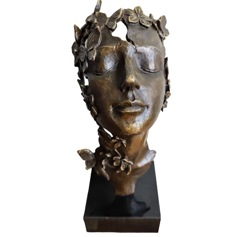 Tvář ženy – dívka s květinami, bronzová socha podle Miguela Fernanda Lopeze