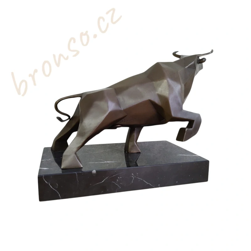 Býk – kubistická bronzová socha, umělecké dílo pro interiér