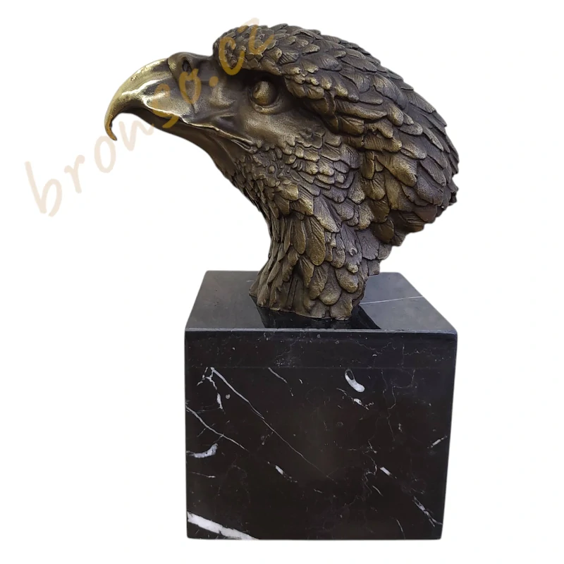 Hlava orla – bronzová socha, symbol síly a svobody