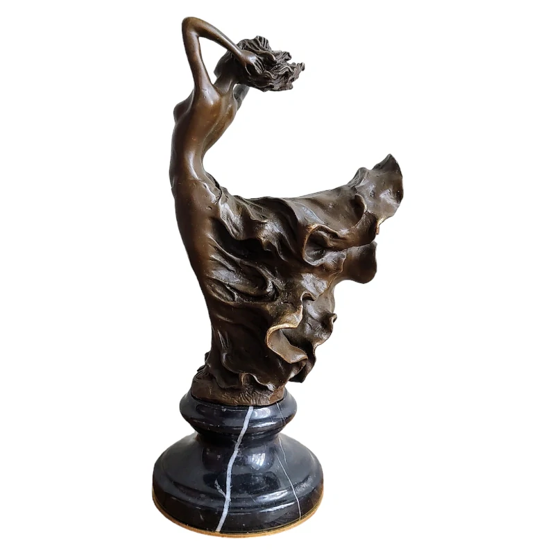 Bronzová socha Dáma s vlajícími šaty – elegantní umělecká figurka z pravého bronzu