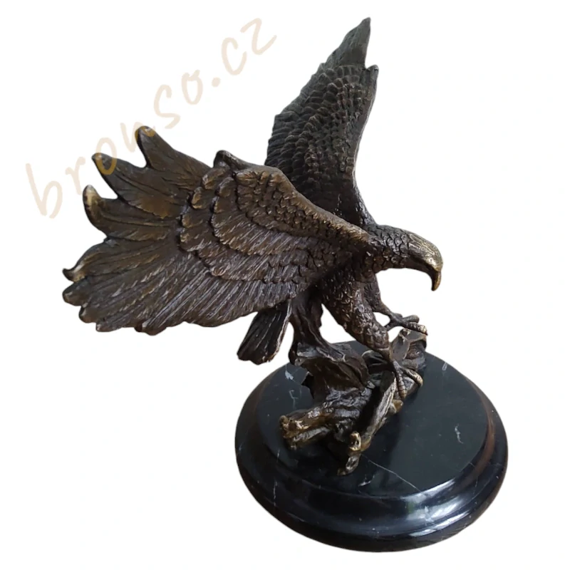 Orel – bronzová socha, ručně vyrobená umělecká soška symbol síly a svobody
