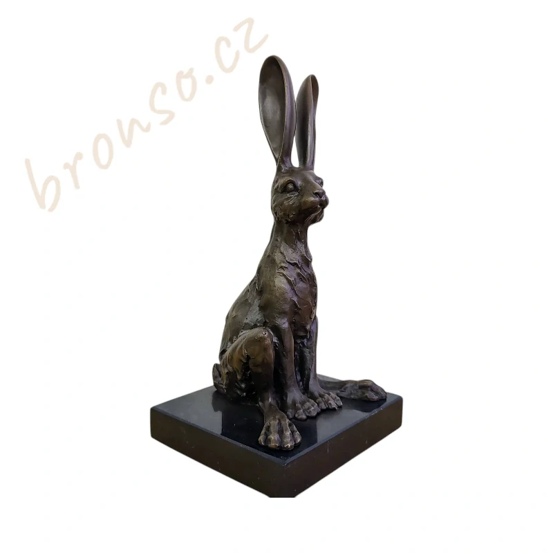 Sedící zajíc - bronzová socha