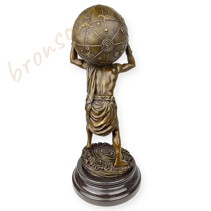 Atlas Titan – bronzová socha nesoucí svět, symbol síly a vytrvalosti
