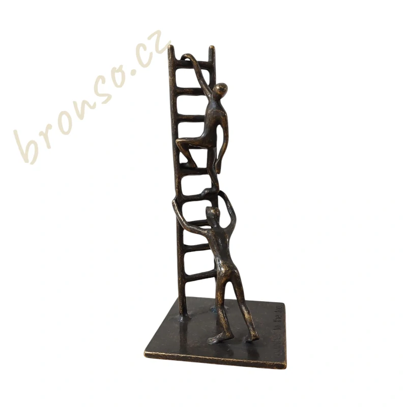 Společně na vrcholu – bronzová soška, symbol spolupráce a úspěchu, umělecká dekorace