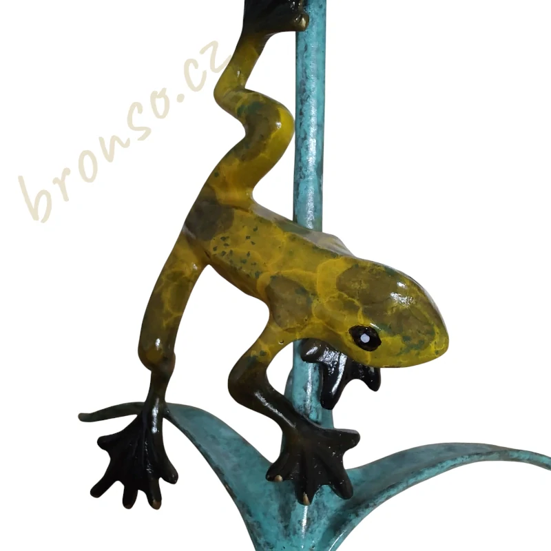 Žába s květinou – umělecká ručně malovaná bronzová soška, originální dekorace