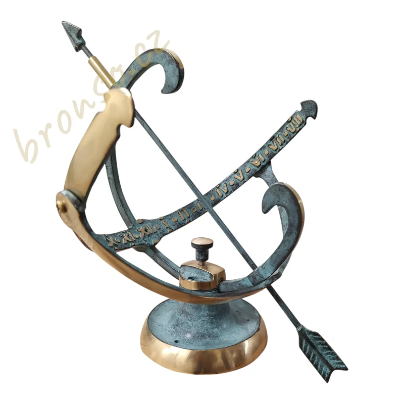 Bronzové sluneční hodiny – dekorativní socha na podstavci
