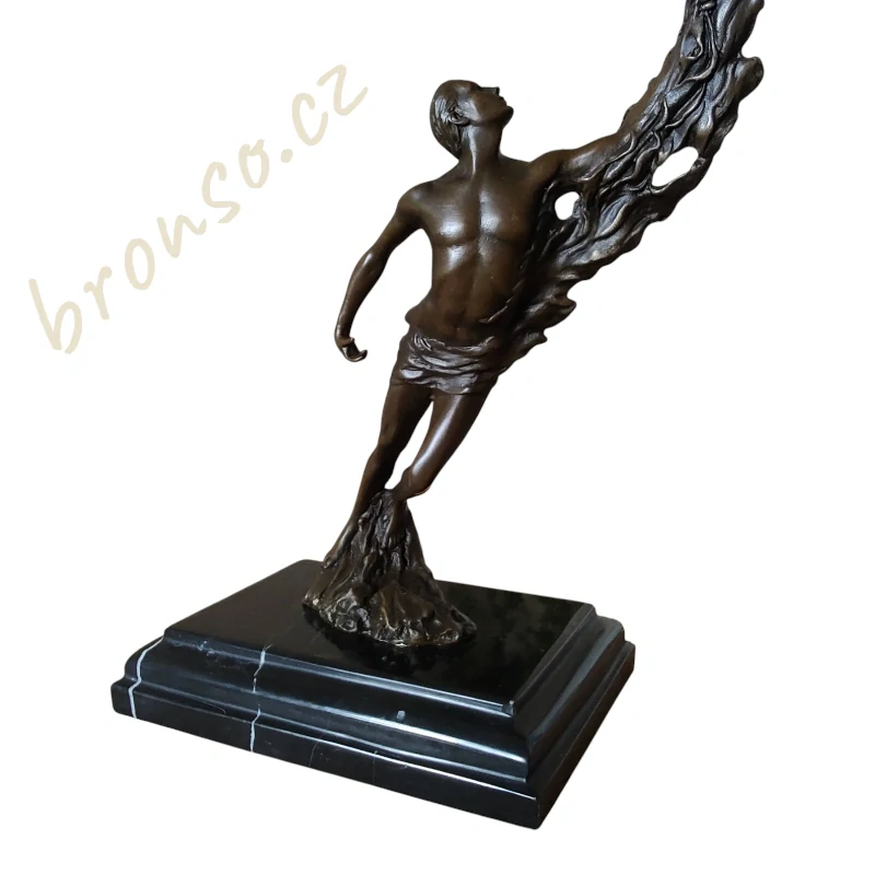 Tančící pár - Dynamická bronzová socha páru podepsaná Aldo Vitaleh