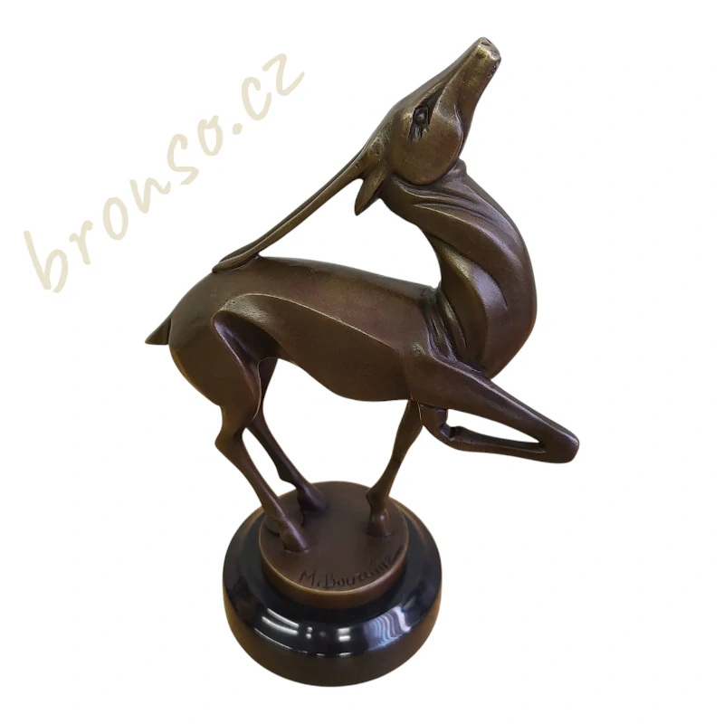 Art deco bronzová socha antilopy na mramorovém podstavci. Signovaná a číslovaná, inspirovaná dílem M. A. Bouraina.