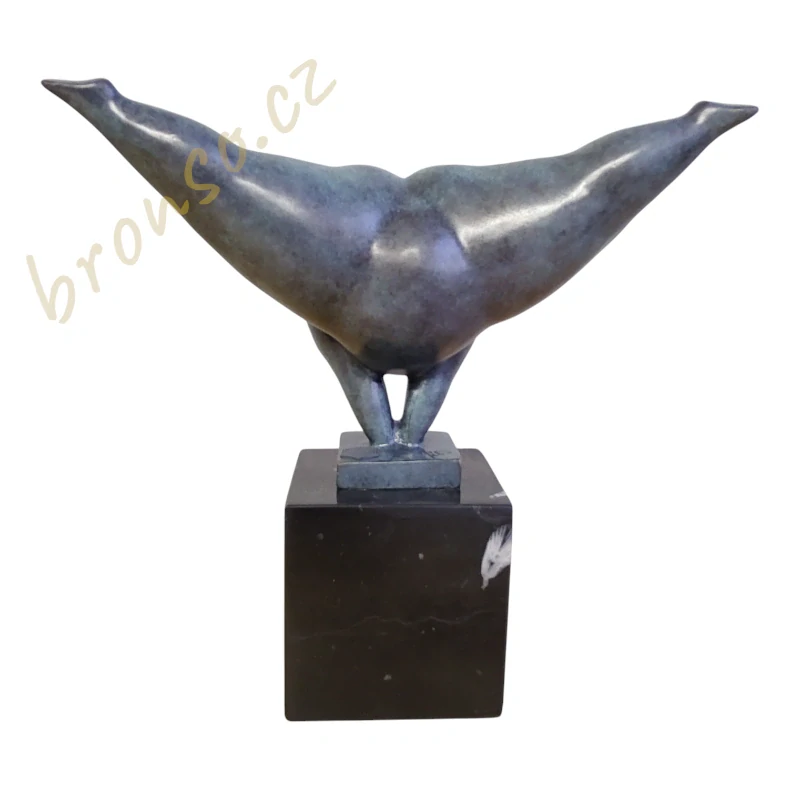 Moderní bronzová socha ženského aktu – signováno Milo, mramorový podstavec