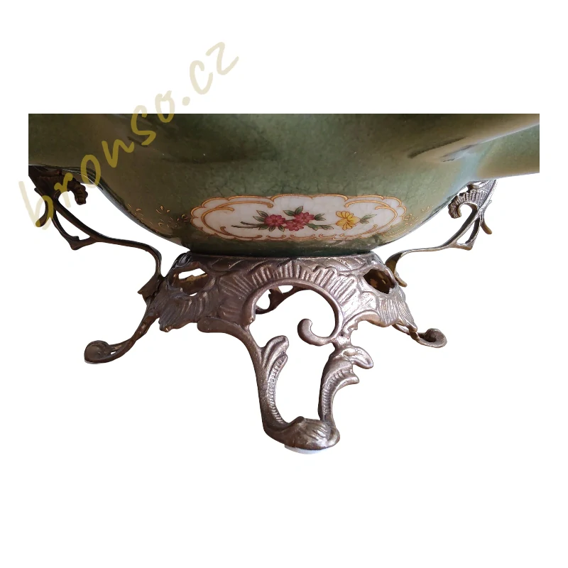 Dekorativní porcelánový košíček s bronzovým držadlem – zelená luxusní interiérová dekorace