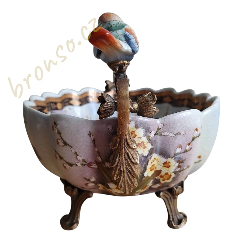 Porcelánová mísa s bronzovými ptáčky – dekorativní květinový středový prvek