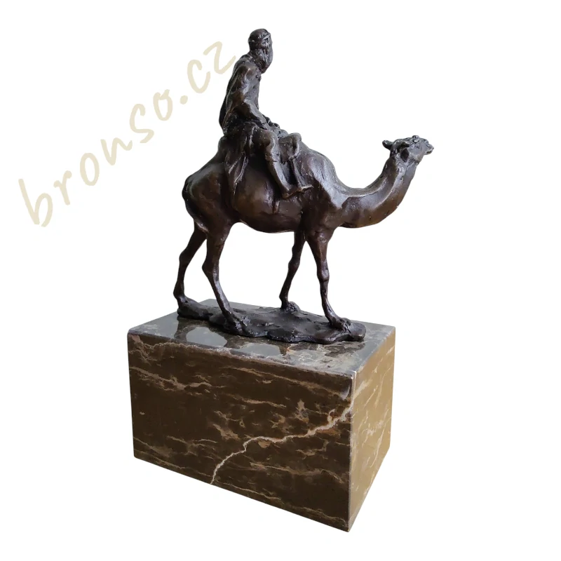 Bronzová socha beduína na velbloudovi – signováno Carvin, pravý bronz na mramoru