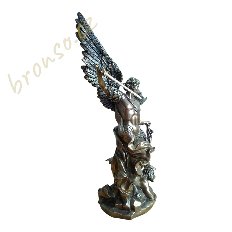 Archanděl Michael porážející Satana – náboženská figurka Veronese WU74997A4