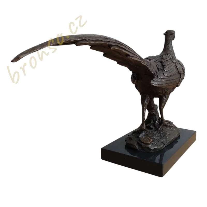 Bažant – bronzová socha