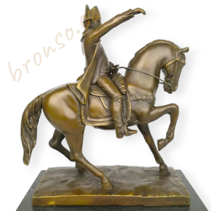 Napoleon Bonaparte na koni – bronzová socha