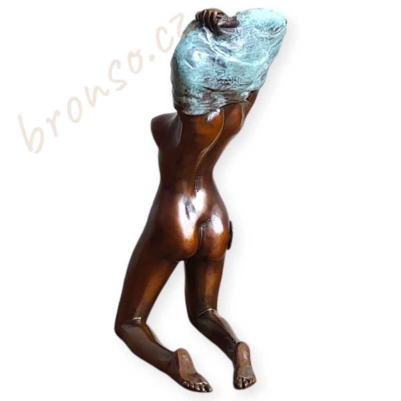 Akt ženy – bronzová soška, elegantní umělecká dekorace inspirovaná ženskou krásou