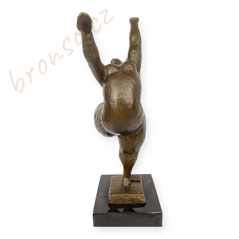 Tančící dáma – bronzová socha na mramorovém podstavci, elegantní umělecká dekorace