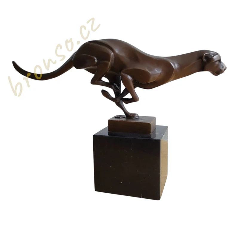 Moderní bronzová socha geparda – běžící gepard na mramorovém podstavci, elegantní zvířecí dekorace