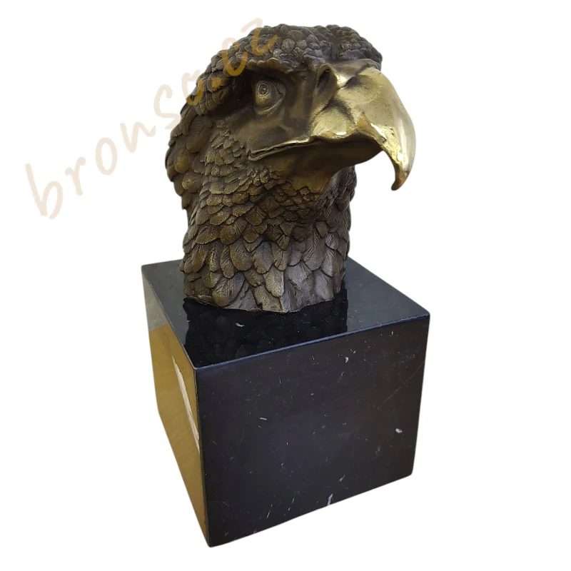 Hlava orla – bronzová socha, symbol síly a svobody