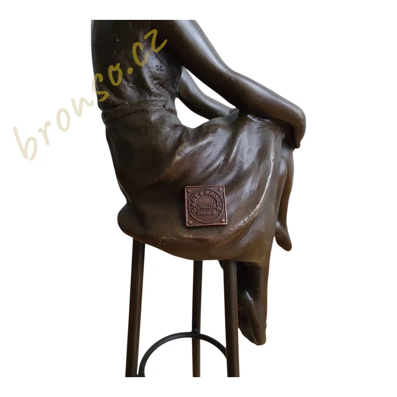 Dáma na stoličce – bronzová soška, ručně vyrobená elegantní umělecká dekorace