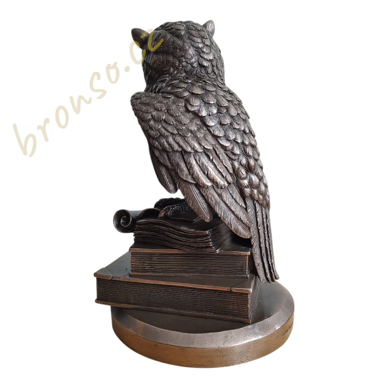 Sova Athény – sova na knihách – soška symbol moudrosti  WU75033A1