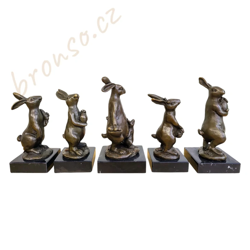 Zajíčí rodina – sada pěti bronzových sošek, sbírka zajíčků