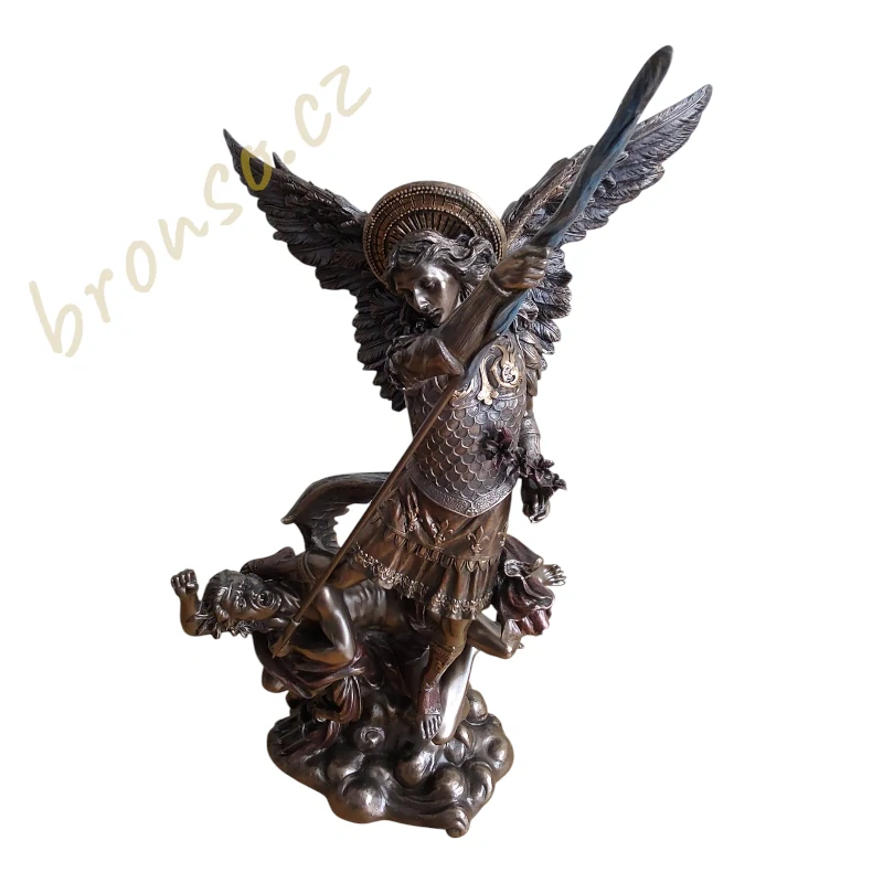 Archanděl Michael vs. Lucifer – soška svatého Michaela, symbol vítězství dobra, Veronese WU73529A4