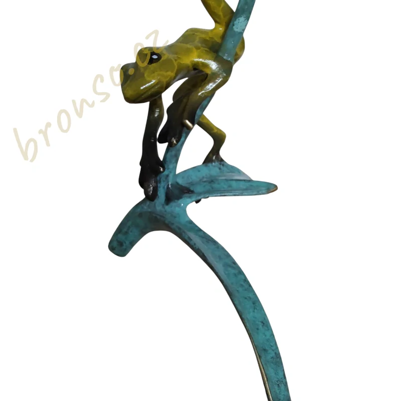 Žába s květinou – umělecká ručně malovaná bronzová soška, originální dekorace