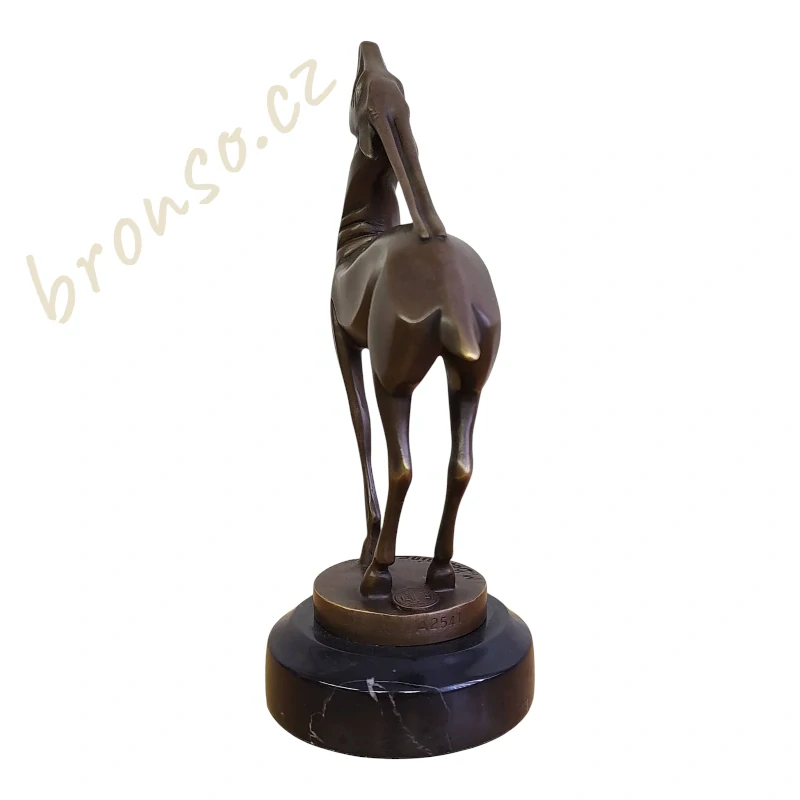 Art deco bronzová socha antilopy na mramorovém podstavci. Signovaná a číslovaná, inspirovaná dílem M. A. Bouraina.