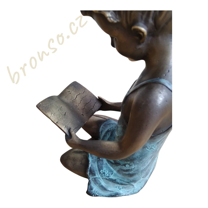 Bronzová soška dívky se knihou – čtenářka, dekorace do interiéru i zahrady, dárek pro milovníky knih