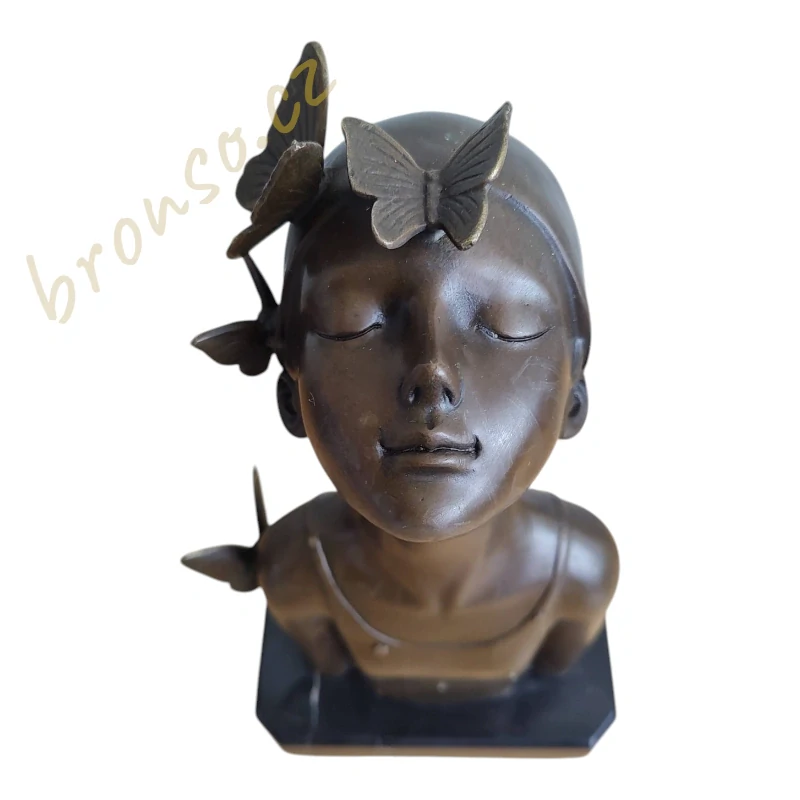 Bronzová socha – dívka s motýly, signováno Collet, umělecká busta na mramoru, elegantní dekorace