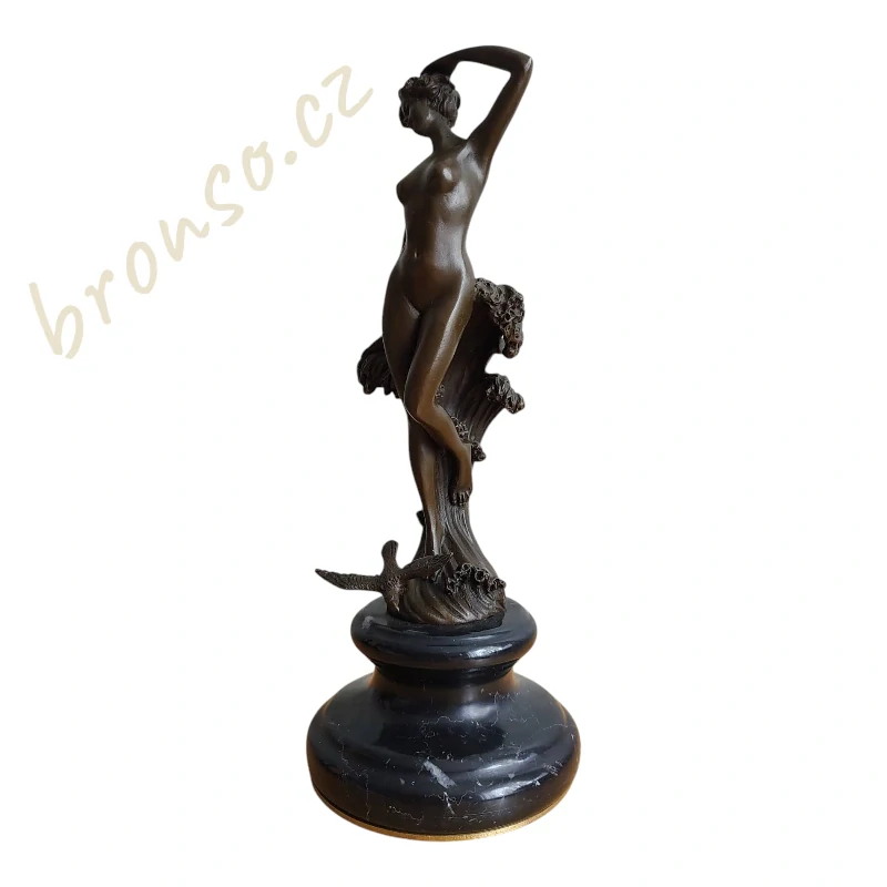 Dáma s ptáčkem - Bronzová soška Venuše - Leonardo Bistolfi, elegantní ženský akt