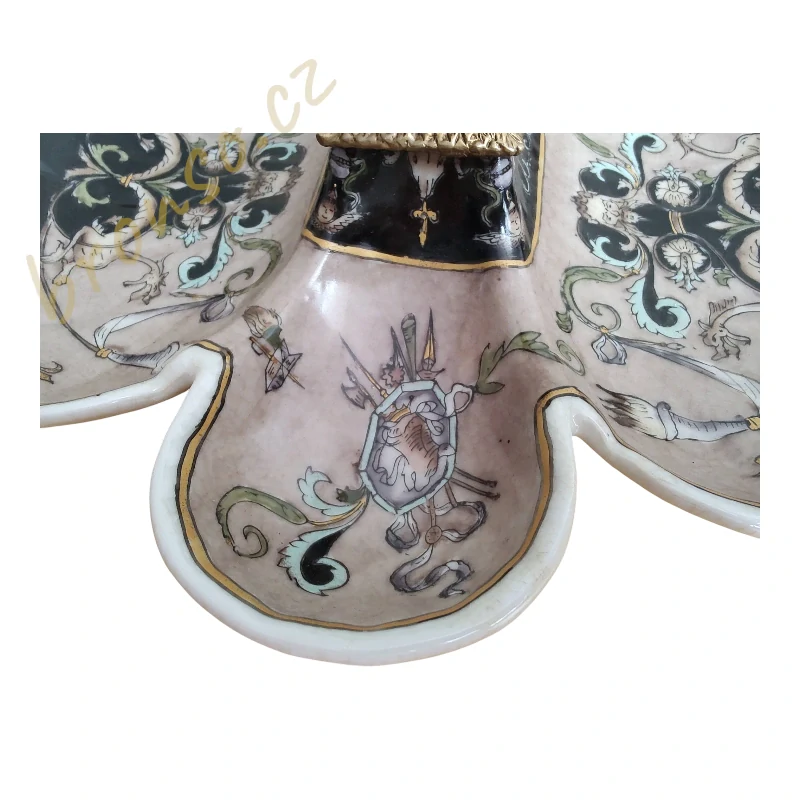 Porcelánová miska s bronzovým lvem – dekorativní servírovací mísa ve stylu Art Nouveau