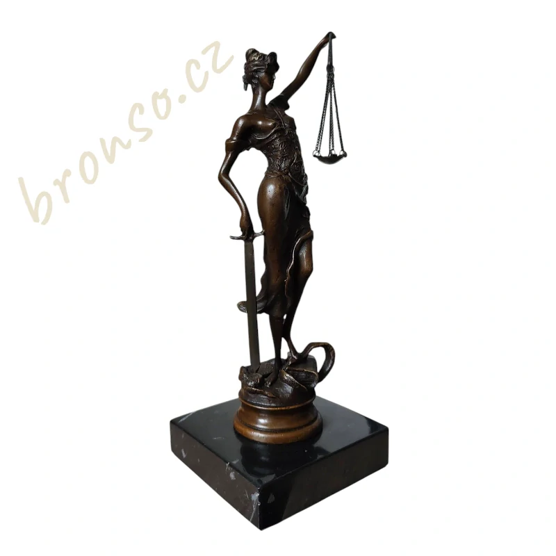 Bronzová soška Spravedlnosti (Justitia) – signováno Mayer – patinovaný bronz na mramoru, 23 cm