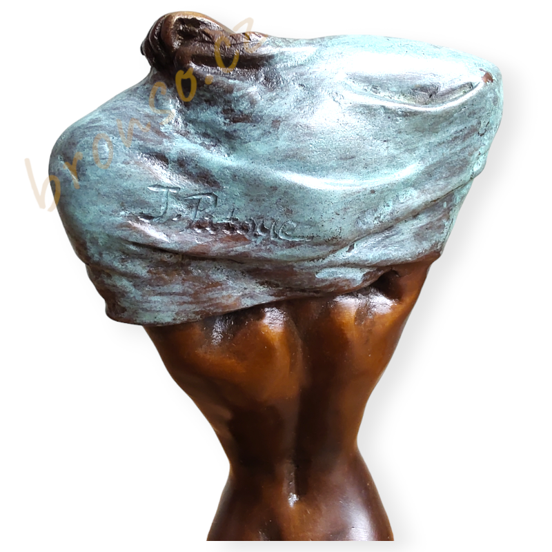 Akt ženy – bronzová soška, elegantní umělecká dekorace inspirovaná ženskou krásou