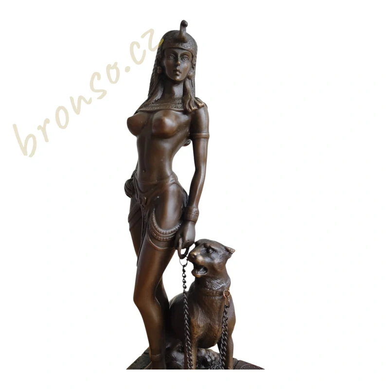 Kleopatra s panterem – bronzová figurální soška