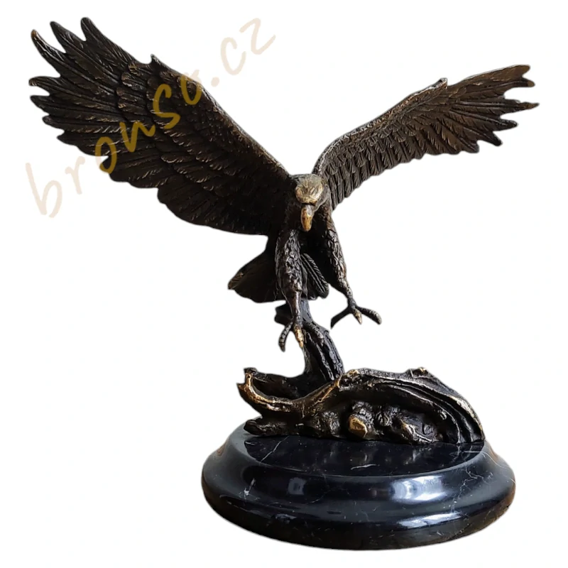 Orel – bronzová socha, ručně vyrobená umělecká soška symbol síly a svobody