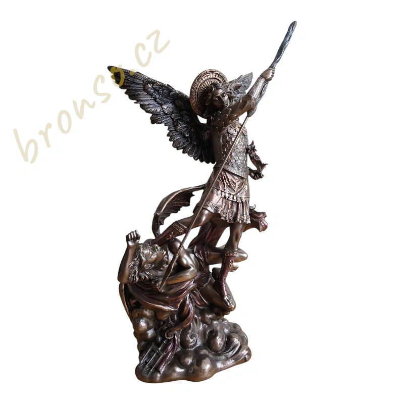 Archanděl Michael vs. Lucifer – soška svatého Michaela, symbol vítězství dobra, Veronese WU73529A4