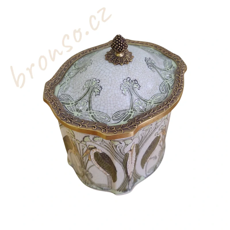 Porcelánová dóza ve stylu Art Nouveau s bronzovým kováním