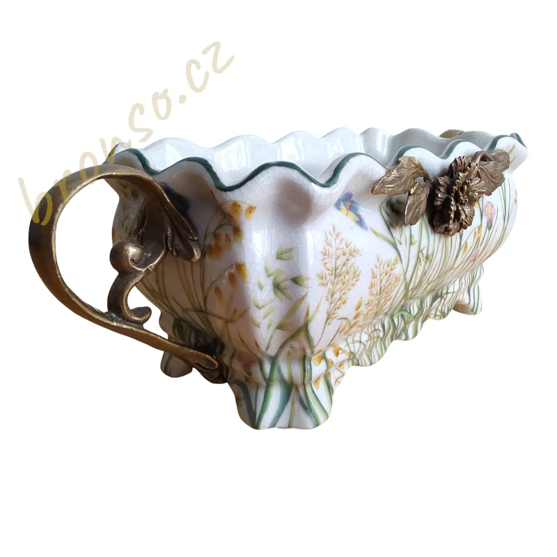 Porcelánová mísa s bronzovými úchyty – elegantní bytová dekorace