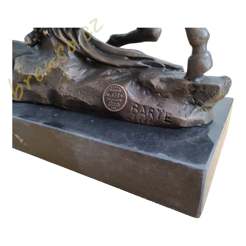 Herkules bojující s kentaurem – bronzová socha Barye na mramoru