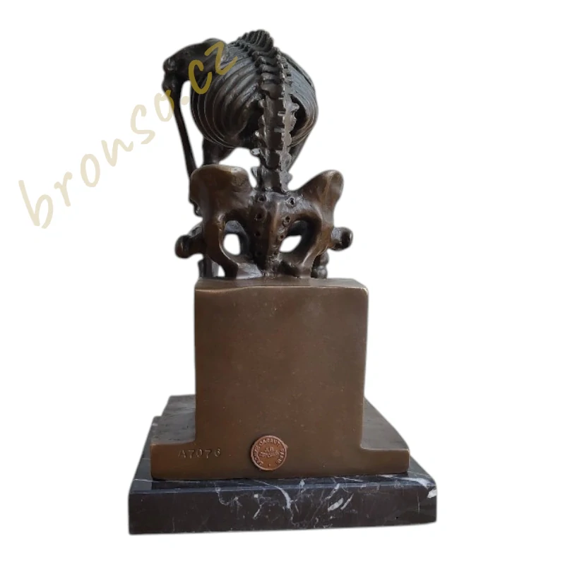 Bronzová socha Kostlivec Myslitel Thinker XL, gotická dekorace, memento mori, signovaný a číslovaný