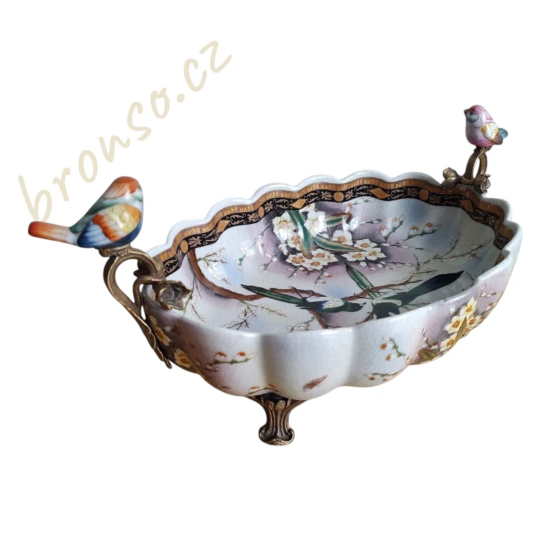 Porcelánová mísa s bronzovými ptáčky – dekorativní květinový středový prvek