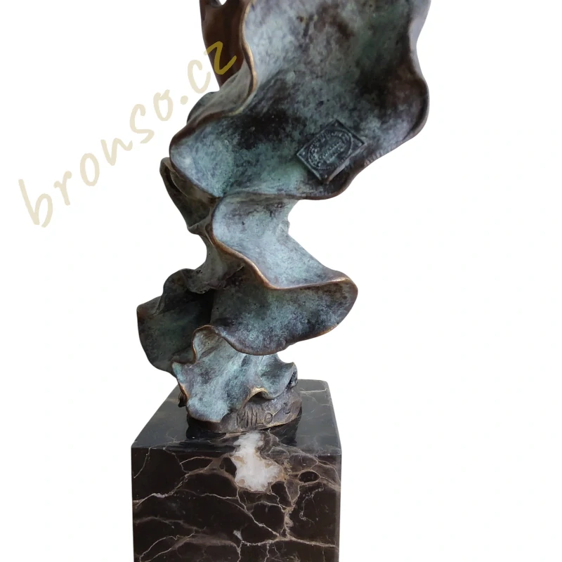 Dáma s vlajícími šaty – Art Deco bronzová socha, elegantní dekorace