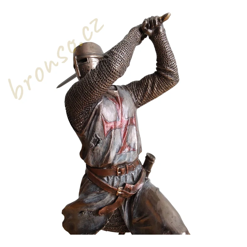 Templářský rytíř s obouručním mečem – středověká socha válečníka, křižák v boji, Veronese WU77519A4