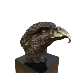 Hlava orla – bronzová socha, symbol síly a svobody