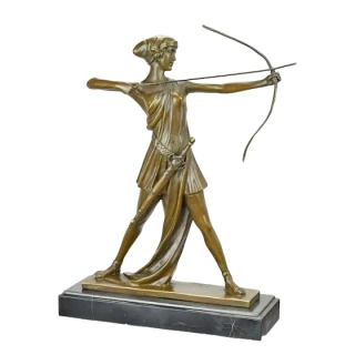 Diana lovkyně – bronzová socha bohyně lovu