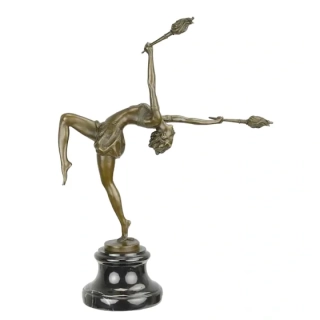 Přeskakovač plamenů – bronzová socha, dynamická dekorace